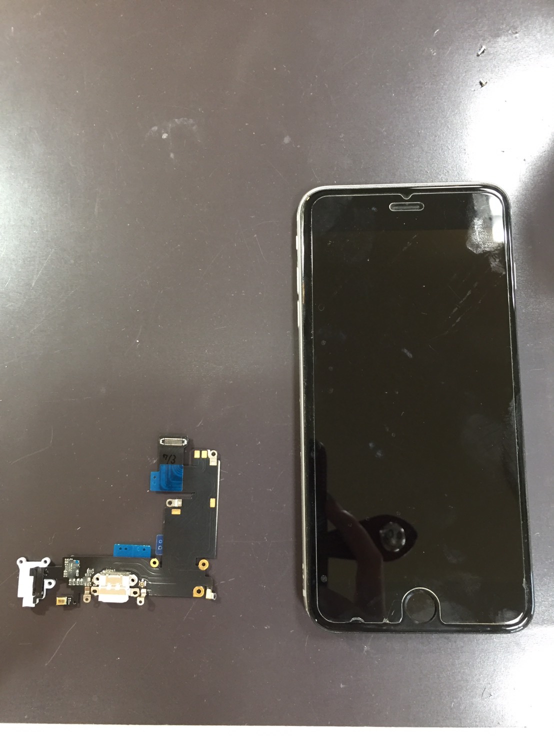 iPhone６　ドックコネクター交換｜充電コードを挿しても充電されないんです。。これって直りますか？？　iPhone（アイフォン）修理専門店　つかしん
