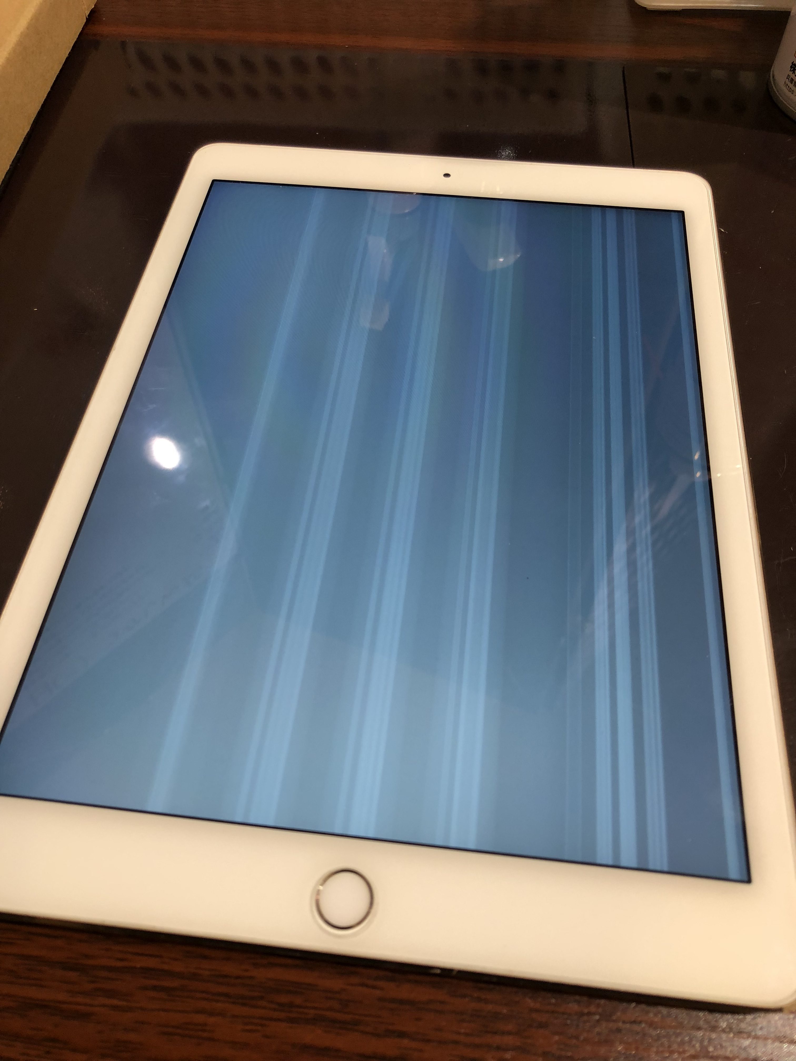 尼崎市のiPhone修理屋　スマートクールつかしん店！ 即日修理でデータそのまま！ iPadの修理も行っております(=ﾟωﾟ)ﾉ 【iPadAir2】ガラス・液晶交換 《伊丹市からのご来店》