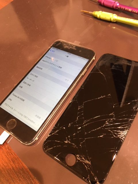 アイフォン６画面交換修理☆バキバキで指が痛い( ﾉД`)そんな危険な状態のアイフォンは使い続けると危険！交換修理で快適に♪データそのまま即日修理可能☆《川西市よりお越しのお客様》