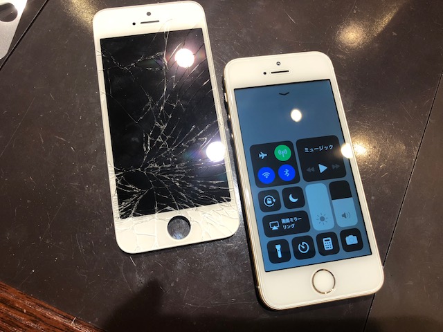 iPhoneSEの画面が大破損！まだ使えたとしても割れたガラスは身体にも危険ですし、中を傷つけてしまうとデータにも危険が及ぶので交換はお早めに！＞＜「尼崎市よりお越しのお客様」