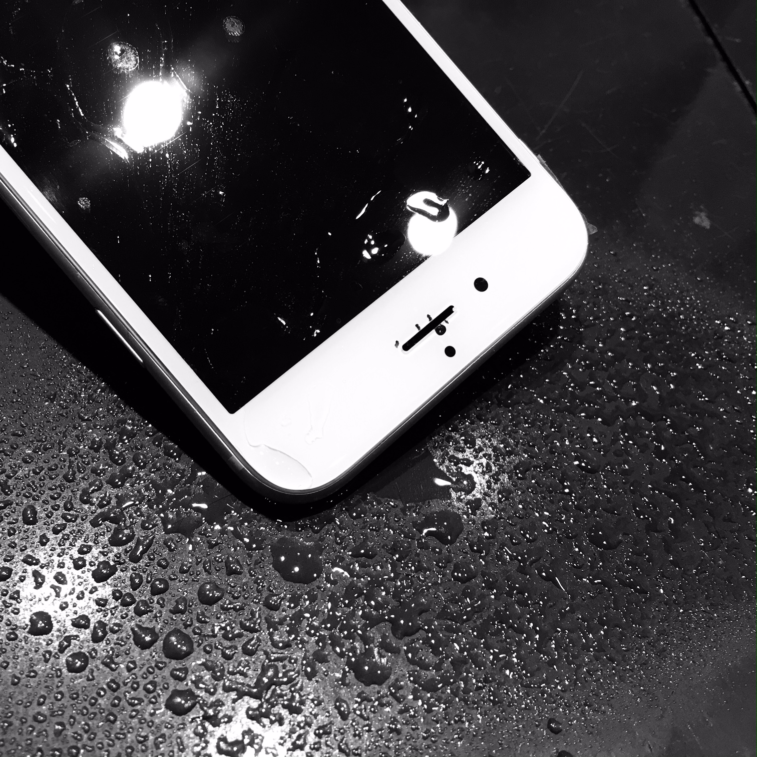 【修理屋さんのマメ知識】iPhoneが水没してしまった時のやること6ステップ！これを守れiPhoneを救えるかも(⌒∇⌒)それでもだめなら…☎06-6421-1705　まで！