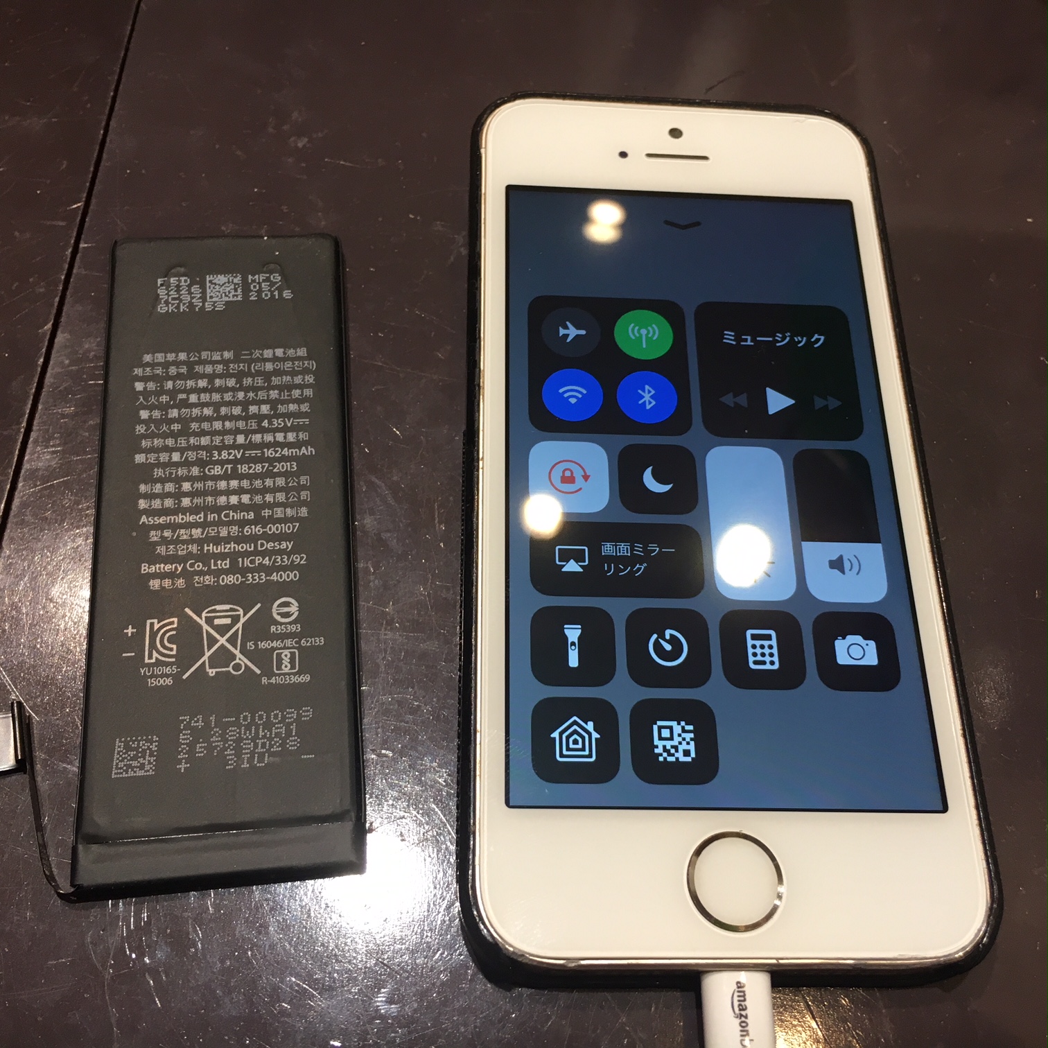 iPhoneSEの画面が浮いてきた！？　バッテリーの膨張にご注意。。尼崎のIPHONE修理屋さん、スマートクールにおまかせください☆