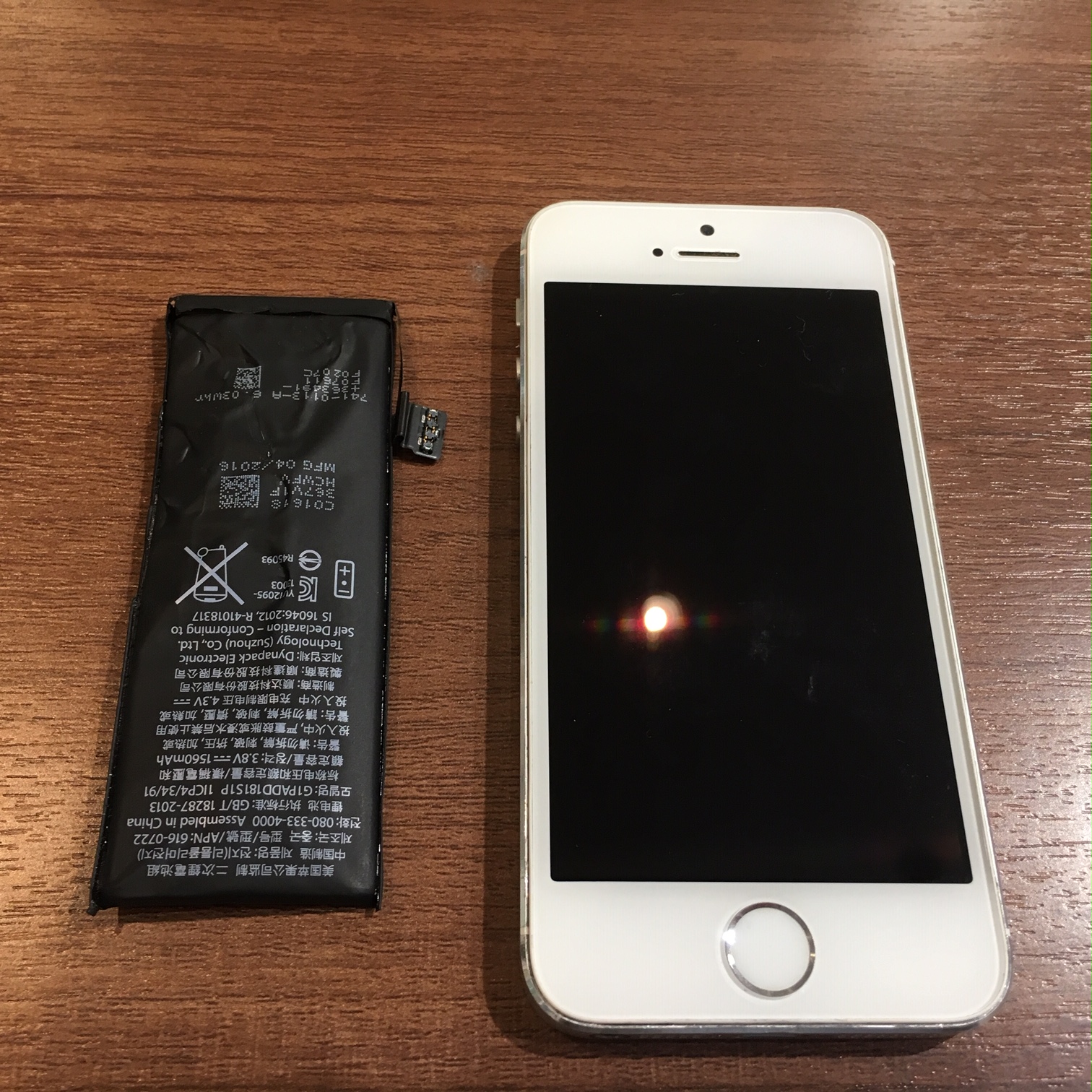 iPhone5sのバッテリー交換！尼崎でお探しなら迷わずスマートクールまで！データそのまま、最短１５分のスピード修理☆