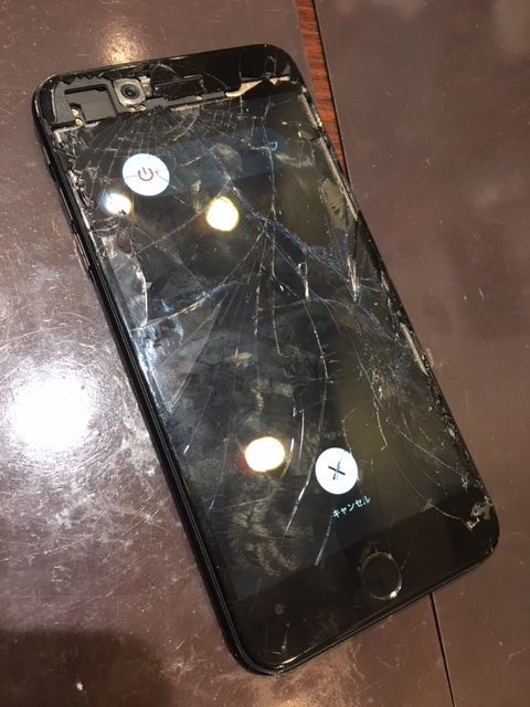 iPhone7画面交換　伊丹市よりお越しのお客様　アイフォン修理修理尼崎店