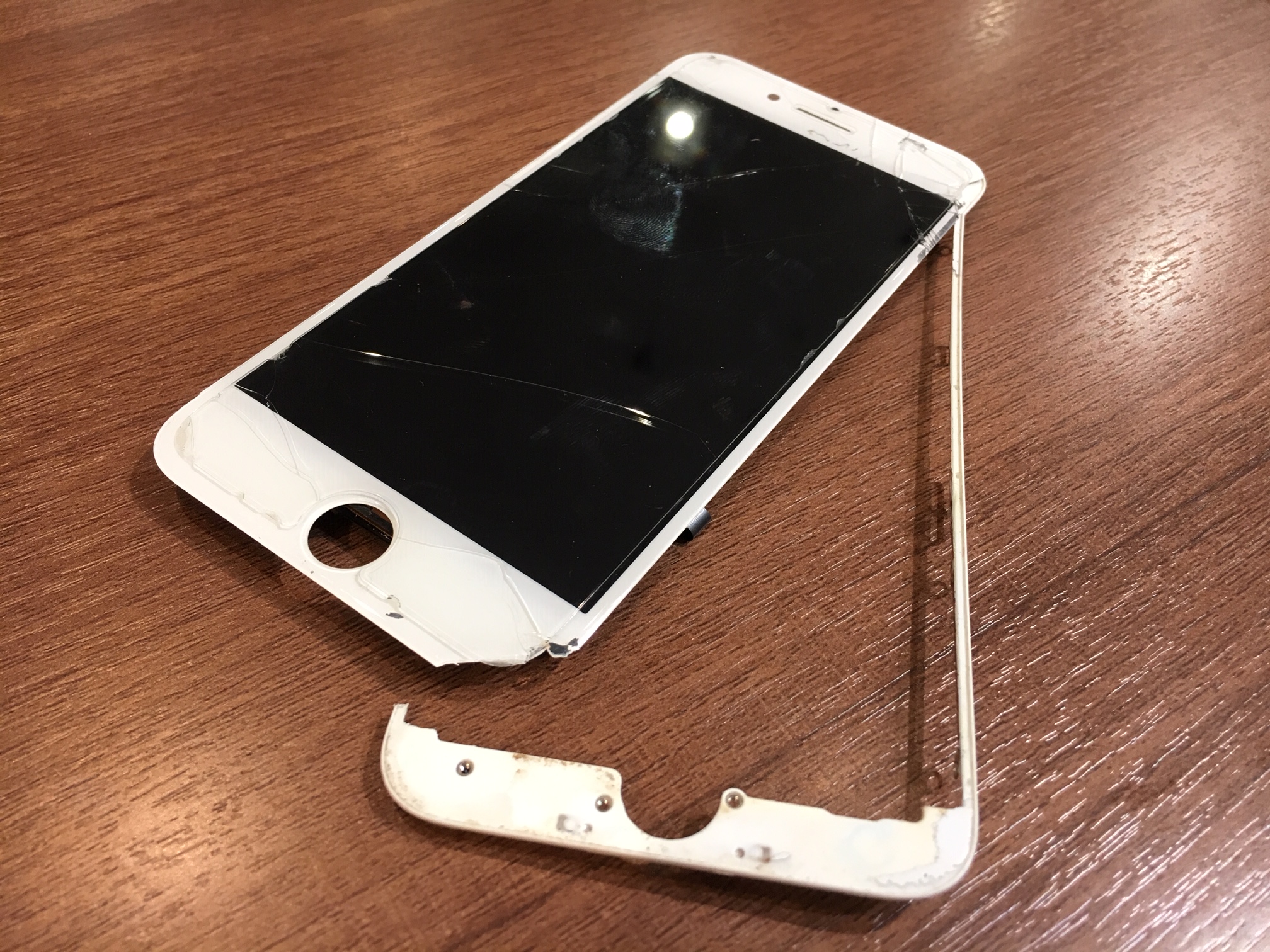 iPhone７がぐだぐだに！こんなことになってもちゃんと直ります(#^.^#)　伊丹・尼崎のアイフォン修理専門店。