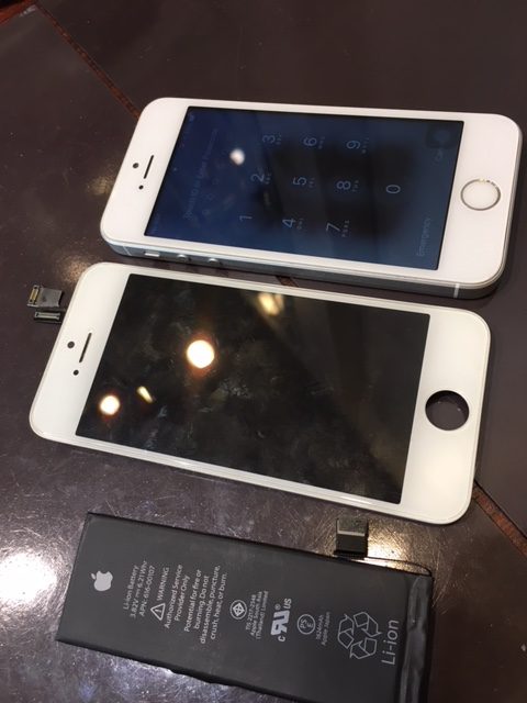 アイフォンSE画面バッテリー交換　iphone修理専門店尼崎店　伊丹市よりお越しのお客様