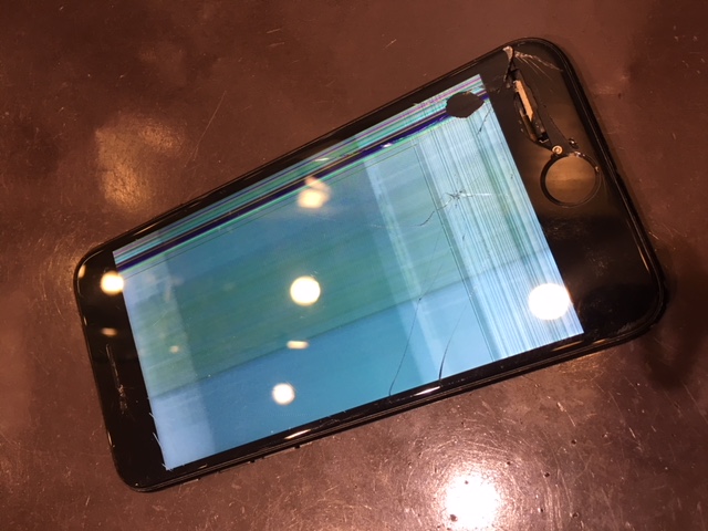 液晶交換iPhone7　アイフォン修理専門店伊丹尼崎店　川西市よりお越しのお客様