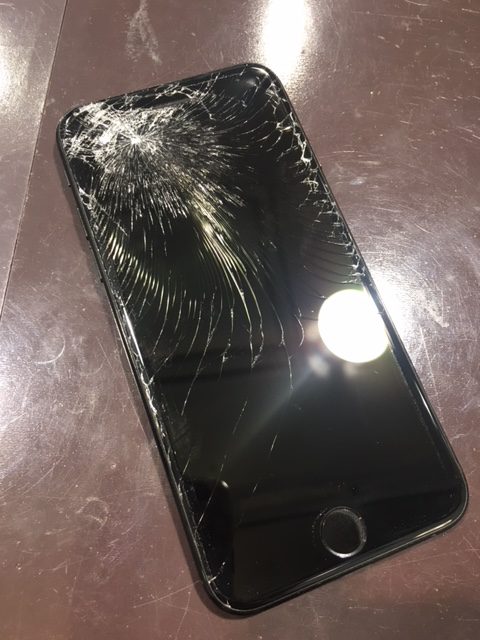 iphone修理伊丹尼崎店　アイフォン8画面交換　川西市よりお越しのお客様