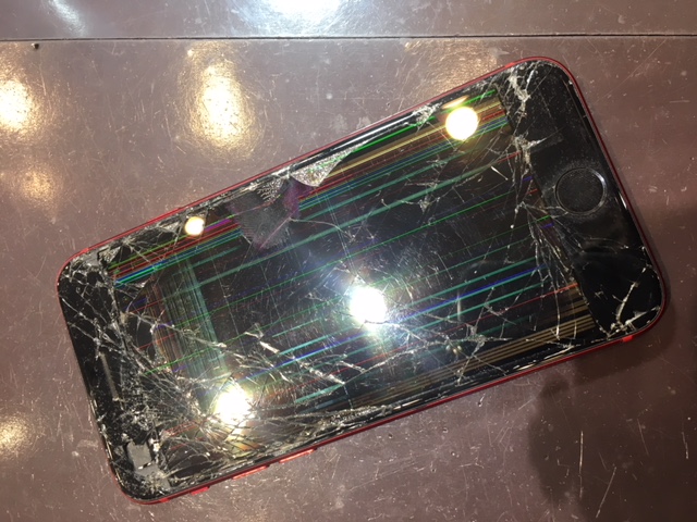 iPhone修理伊丹尼崎店　タッチの効かない暴走したアイフォン８液晶画面交換　尼崎市よりお越しのお客さま