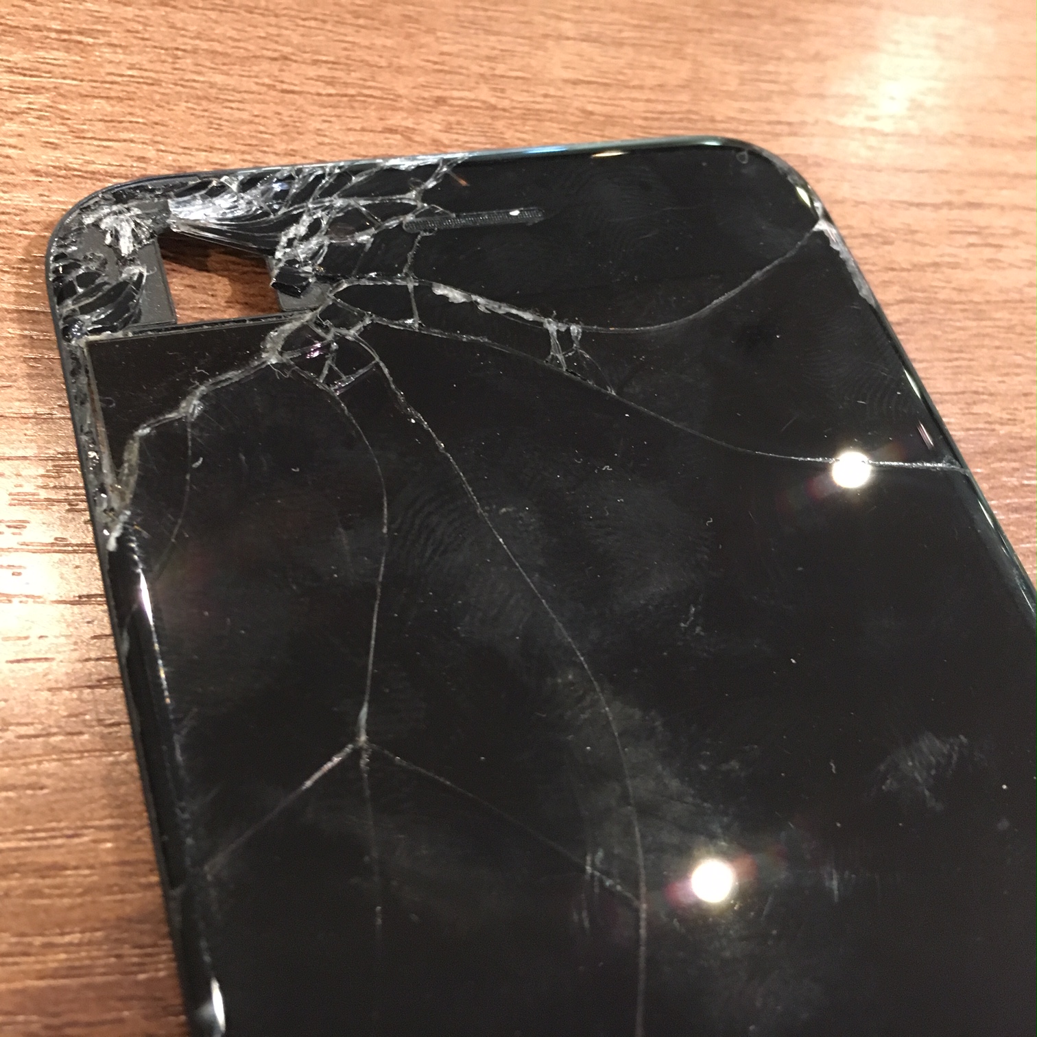 iPhone７、画面液晶パネル交換でまだまだつかえます★　尼崎・伊丹・川西でiPhone即日修理ならスマートクール