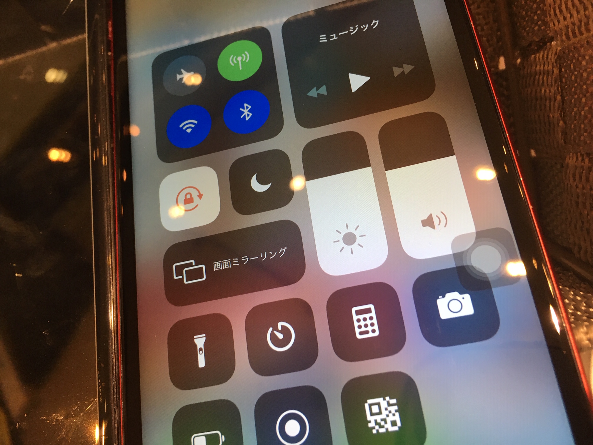 iPhone8、画面割れて操作できず((((；ﾟДﾟ))))ｶﾞｸｶﾞｸﾌﾞﾙﾌﾞﾙ　液晶交換でしっかり復活しました★　尼崎・伊丹・川西のiPhone修理専門店スマートクールです。
