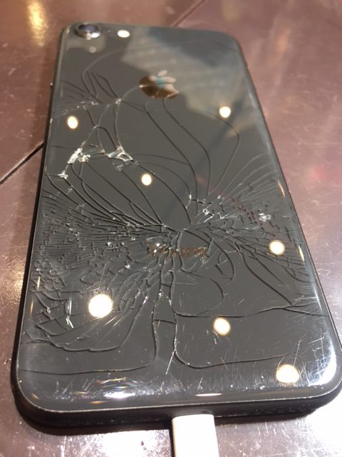 iPhone修理伊丹尼崎店　アイフォン8画面交換　伊丹市よりお越しのお客様