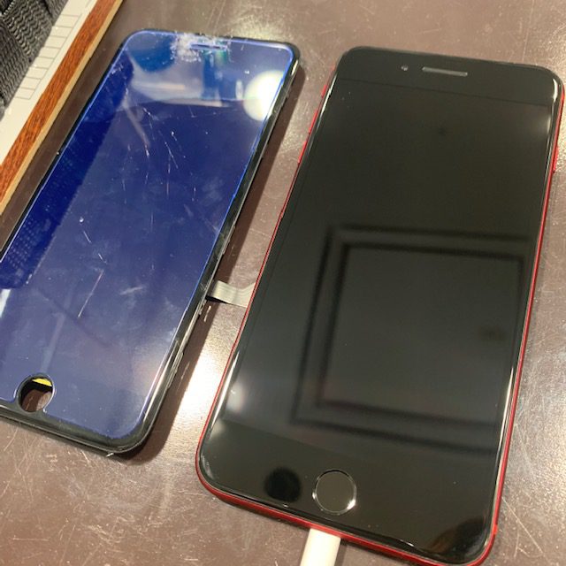 iphone８プラス、フィルムを貼っていたのに画面割れ！機種変前にご相談下さい！【伊丹市からお越しのお客様】