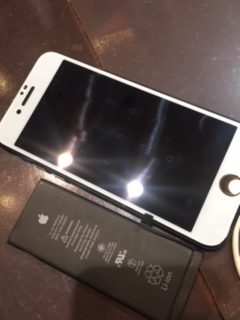 iPhone修理伊丹尼崎店　データそのまま　アイフォン7電池交換　尼崎市よりお越しのお客様
