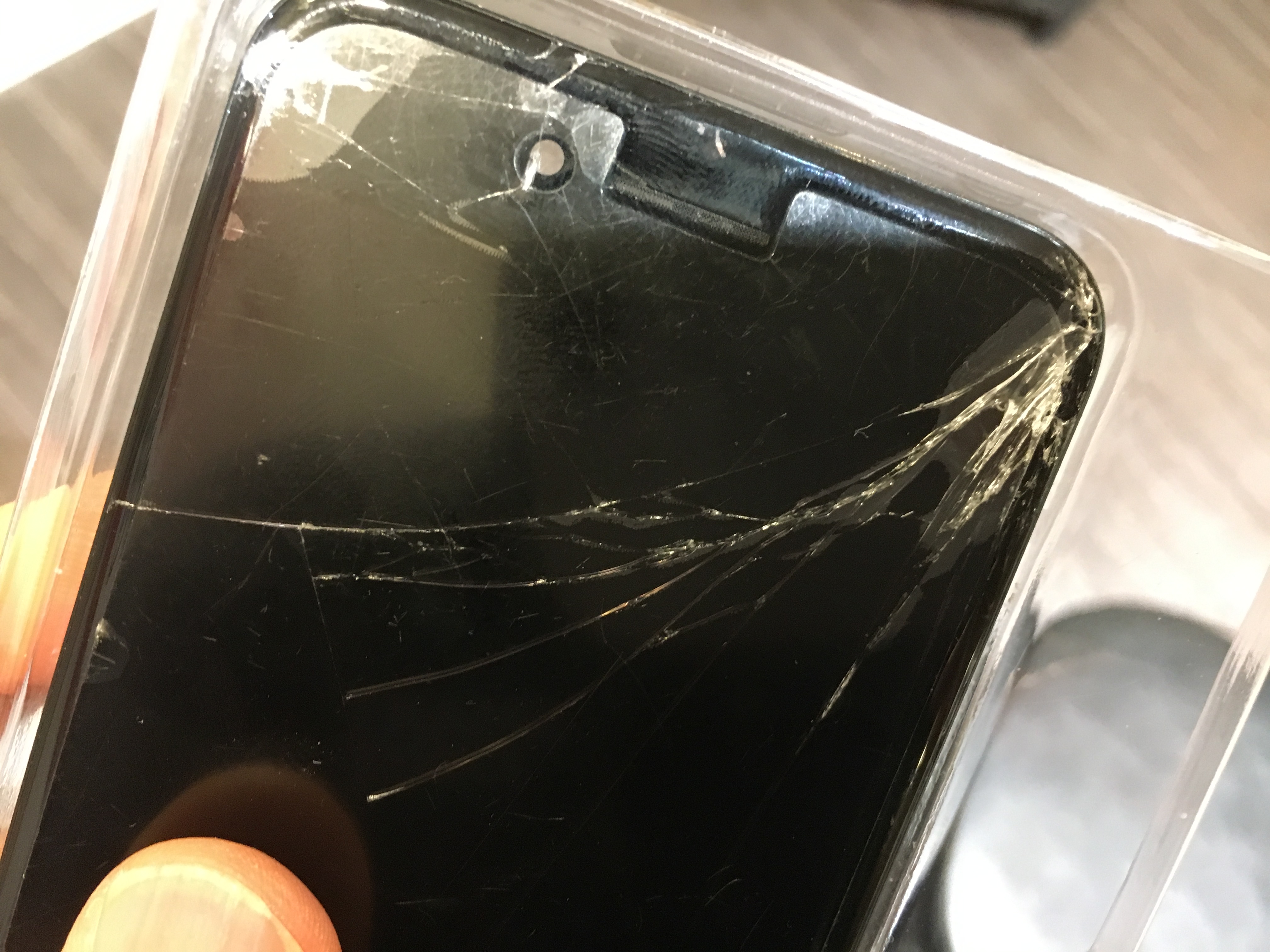 iPhone7画面割れ！液晶交換修理しました。尼崎伊丹川西宝塚のiPhone修理専門店スマートクール