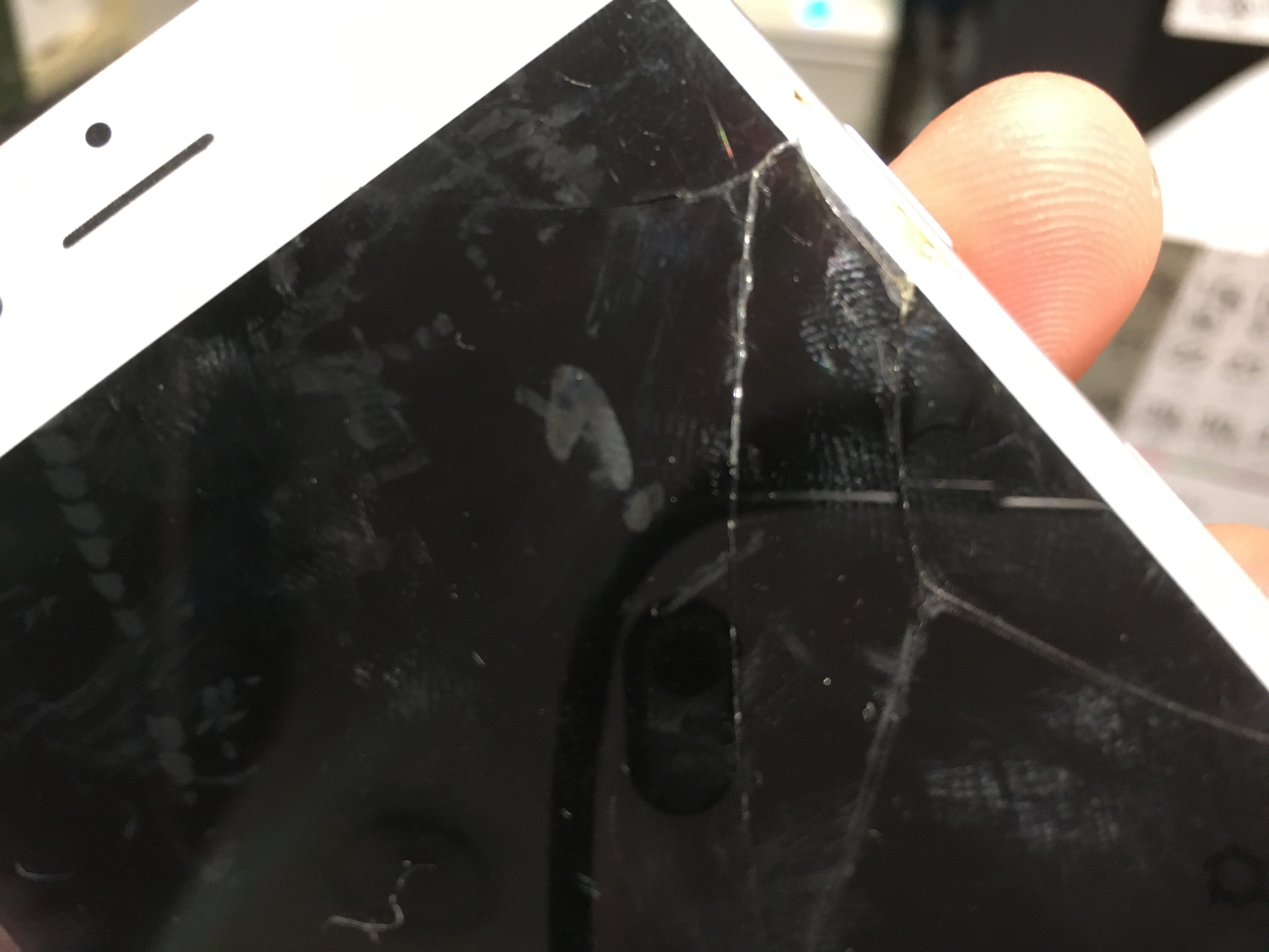 iPhone6画面交換修理　ちょっとの割れが命取り！　伊丹・尼崎・川西・宝塚のiPhone修理専門店スマートクール