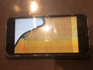 落としていない液晶損傷の画面交換なら当店へ　アイフォン７画面交換　データそのまま　川西市よりお越しのお客さま