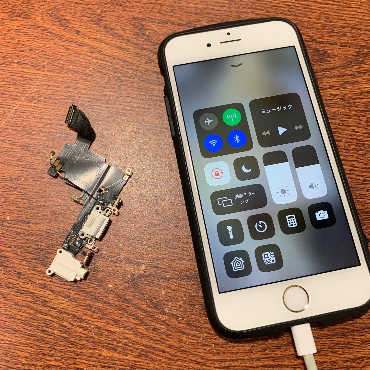 [川西市よりお越しのお客様]iPhone6sドッグコネクター修理！充電器が簡単に抜けてしまう💦この前電池交換したばかりだから機種変更はしたくない！スマートクール伊丹店で即日1時間ほどで修理可能♪☎072－767-1011