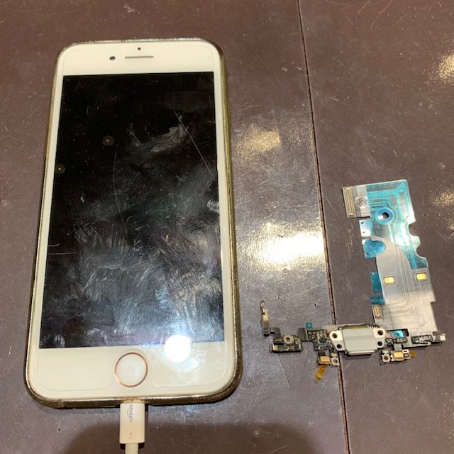 iPhone7　充電コネクター修理　データそのまま即日最短50分修理　＜川西市からお越しのお客様＞ク