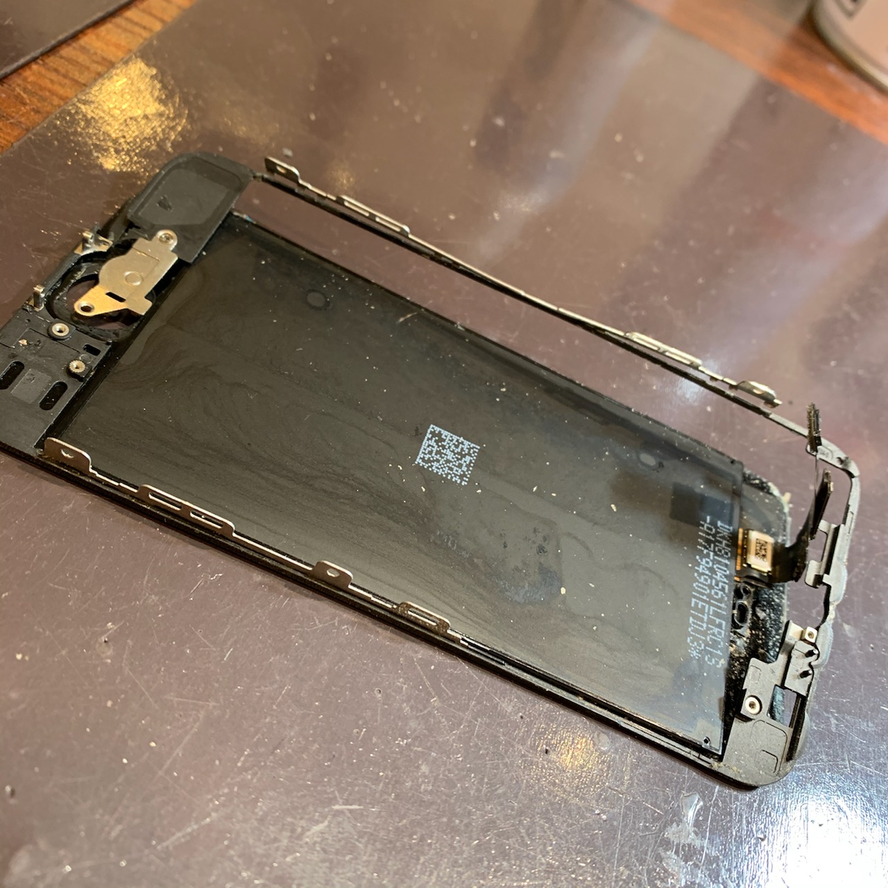 【iPhone修理】iPhone６と一緒に登場したiPhoneSEが画面と液晶が分裂！？画面が浮いてしまっている方はそれが原因かも・・・。《尼崎・伊丹・塚口・宝塚・川西・豊中》