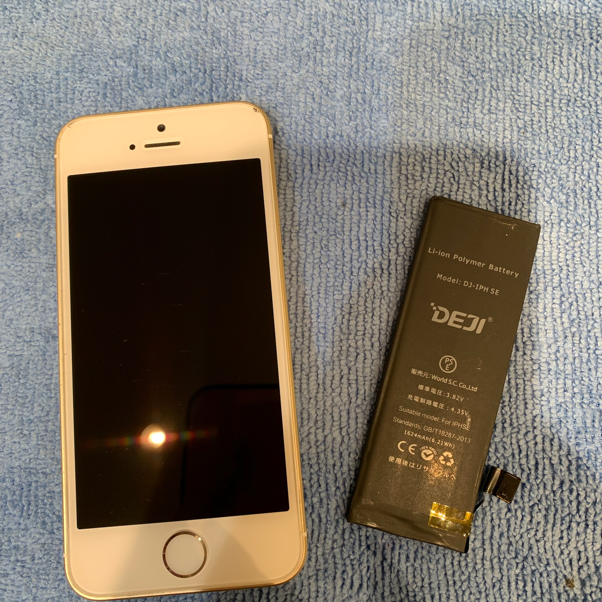 【iPhone修理】このサイズ感が好き！アイホンSEのバッテリー交換約２０分で完了！！大事にご使用いただくためにバッテリー交換は欠かせません！《尼崎・伊丹・塚口・宝塚・川西・豊中》