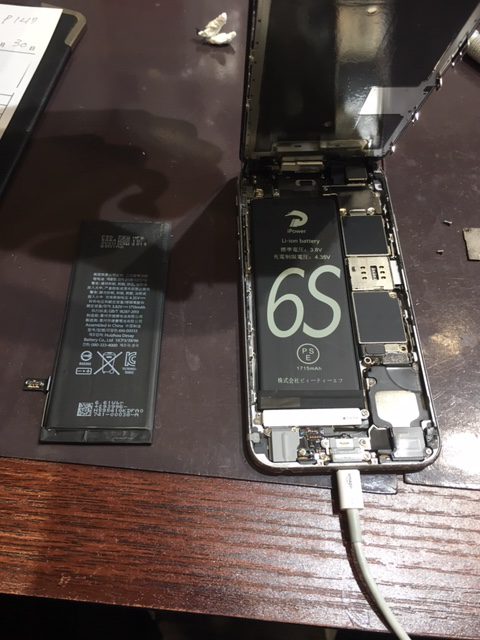 【iPhone修理】バッテリーの寿命は約２～３年！！一度は交換しておかないと大変なことになります！！《尼崎・伊丹・宝塚・川西》