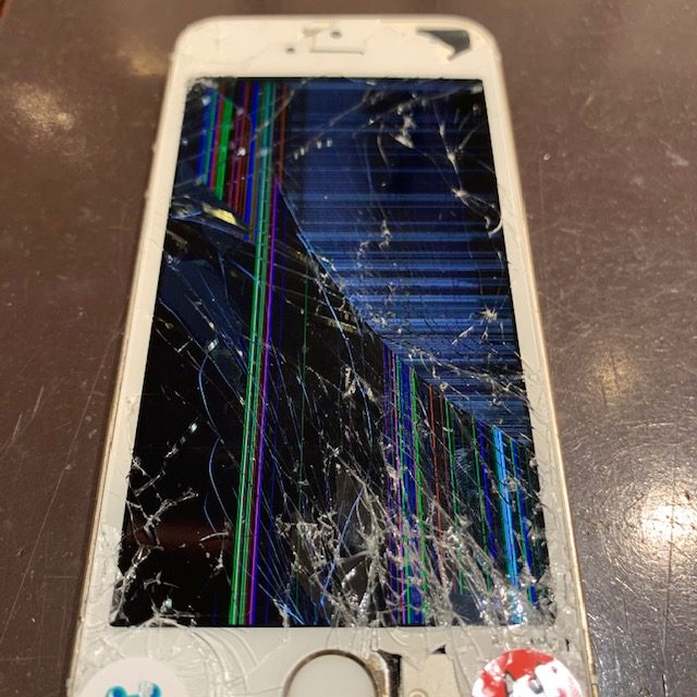 iPhoneを落としたら画面が黒くなった、、、iphone修理をするならスマートクール伊丹にお任せ下さい！！＜川西市からお越しのお客様＞電話番号：072-767-1011