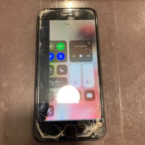 iphone　アイフォン　IPHONE　7　せぶん　セブン　画面　ガラス　破損　バキバキ　故障　割れ　ヒビ　黒　液晶漏れ