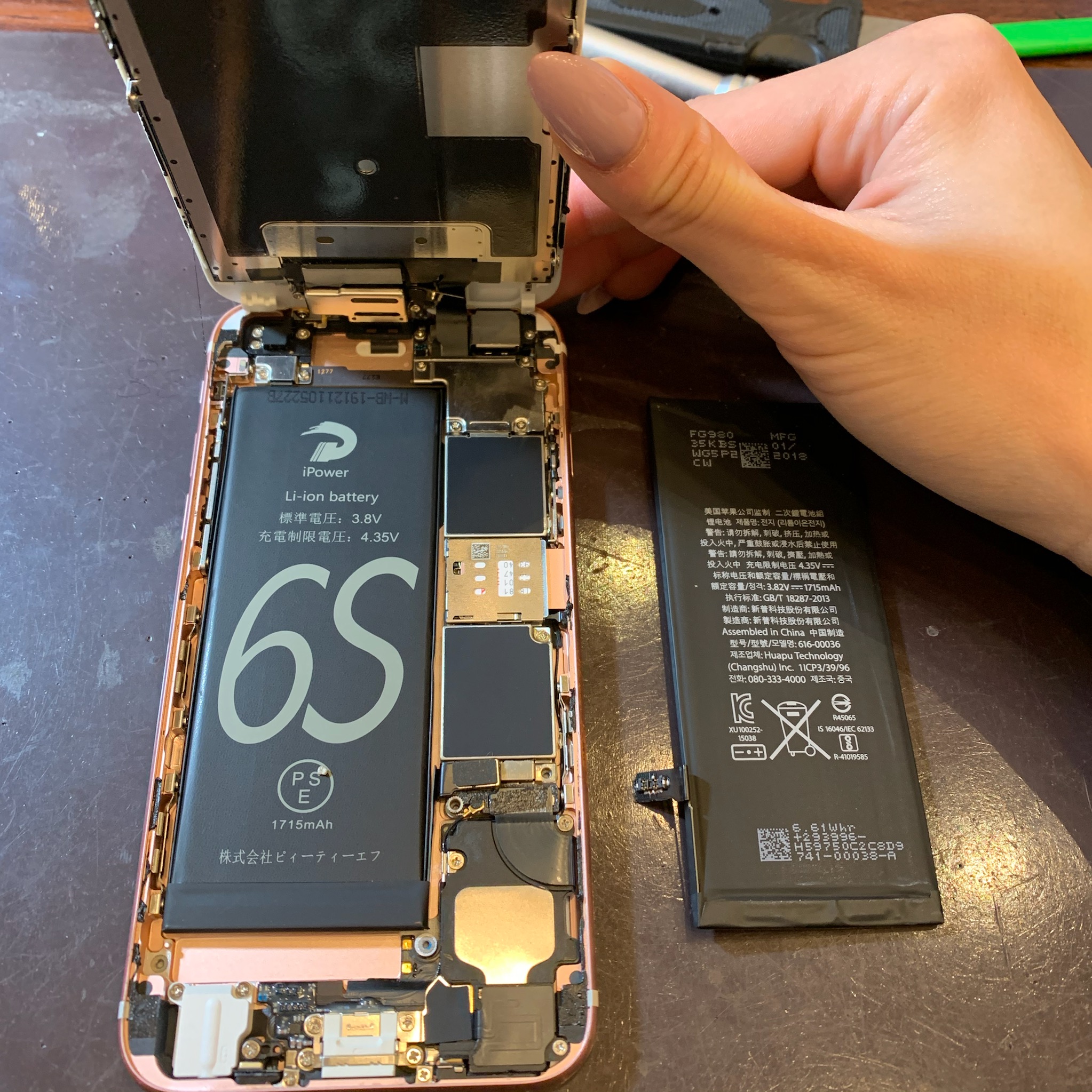 【iPhone修理】バッテリーの劣化ほっておくと大変なことに！？おかしいと感じたらすぐに交換修理オススメ致します！《尼崎・伊丹・》