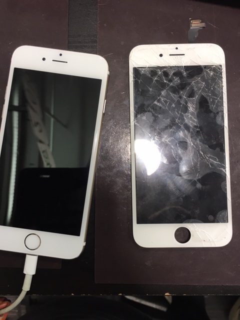 iPhoneの画面が割れてしまった、、、諦めるのはまだ早い！！IPHONE修理をするならスマートクール伊丹まで！！＜宝塚市からお越しのお客様＞電話番号：072-767-1011