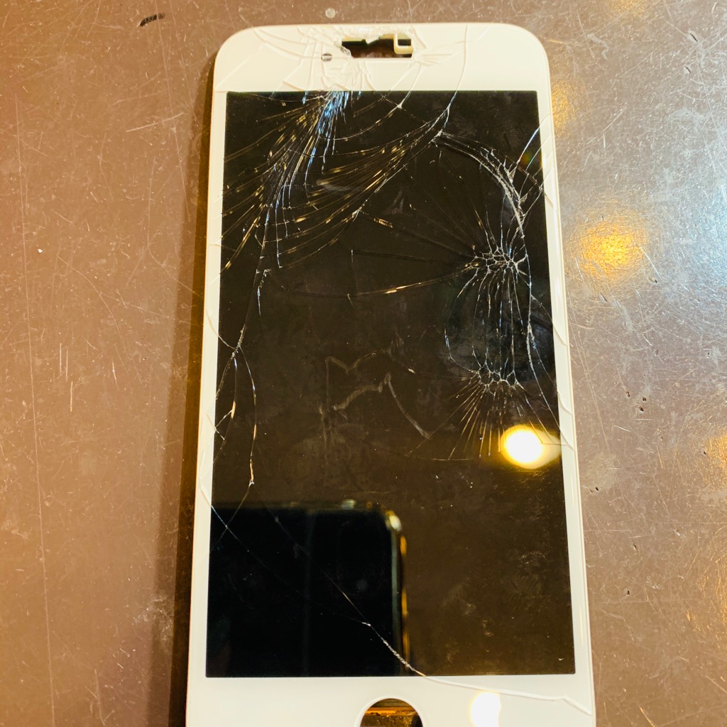 【iPhone６s画面修理】尼崎−えぐれてしまった画面でもお修理可能！ヒ