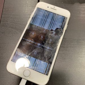 iPhone　アイフォン　7　画面　液晶　線　縦　割れ　ヒビ　故障　液晶漏れ
