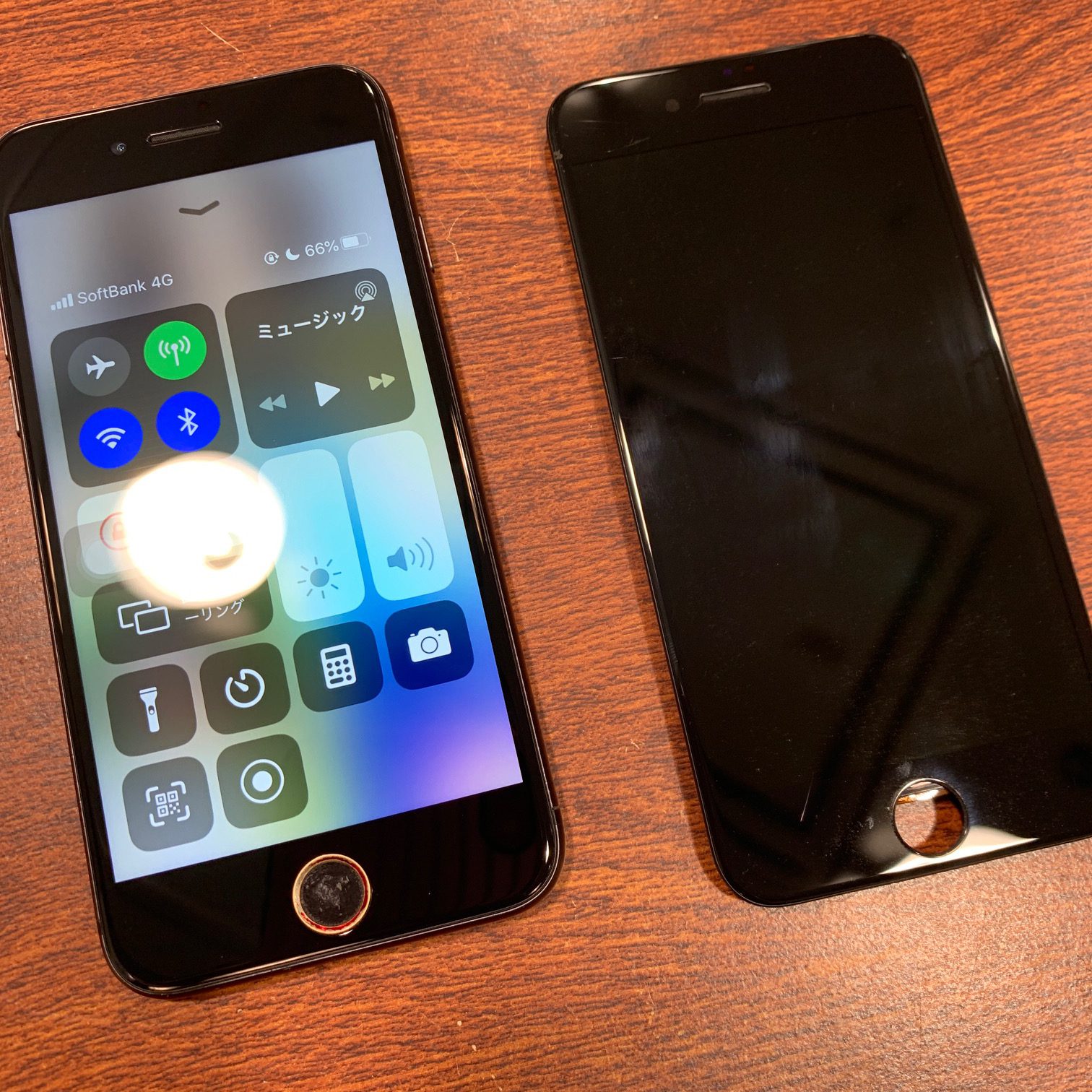 iPhoneの画面がバキバキに、、、壊れたアイフォンも最短30分で元通りに！！アイフォン修理専門店スマートクール伊丹＜尼崎市からiPhone7の画面修理でお越しのお客様＞ク