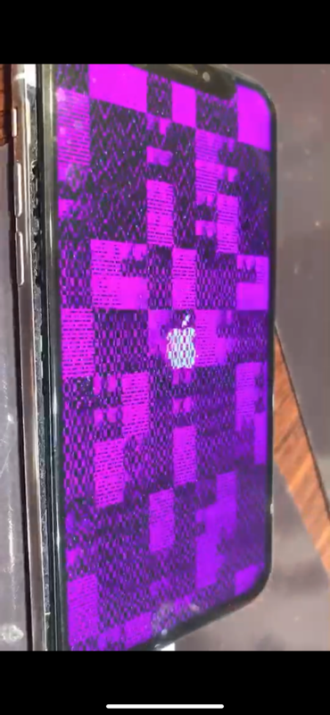 【iPhoneX画面修理】川西-液晶が損傷！色が変わってしまった！画面交換でお修理可能！ヒ