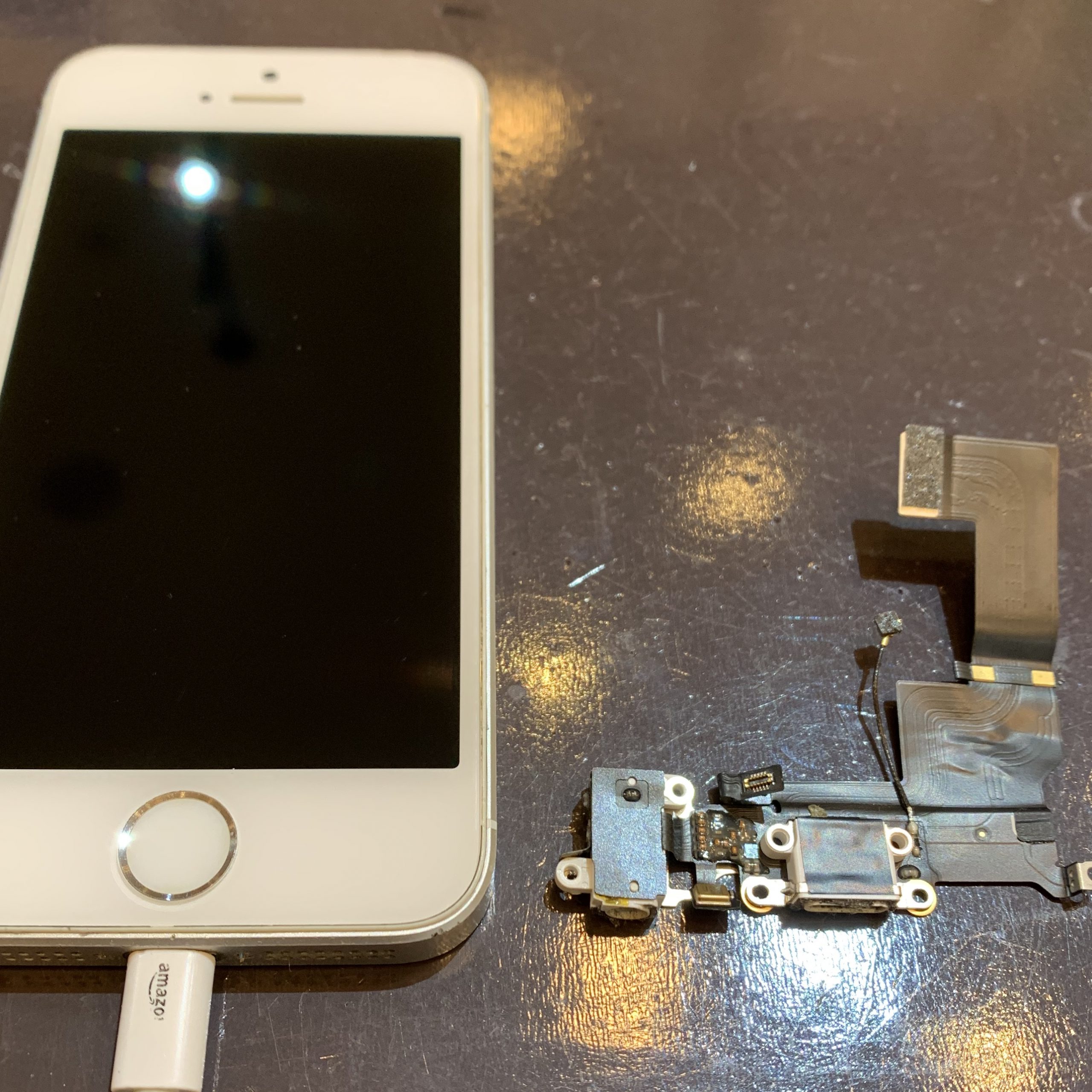 【iPhoneSEドックコネクター修理】川西−充電がたまらない反応しない・グラグラ！お修理可能！ヒ