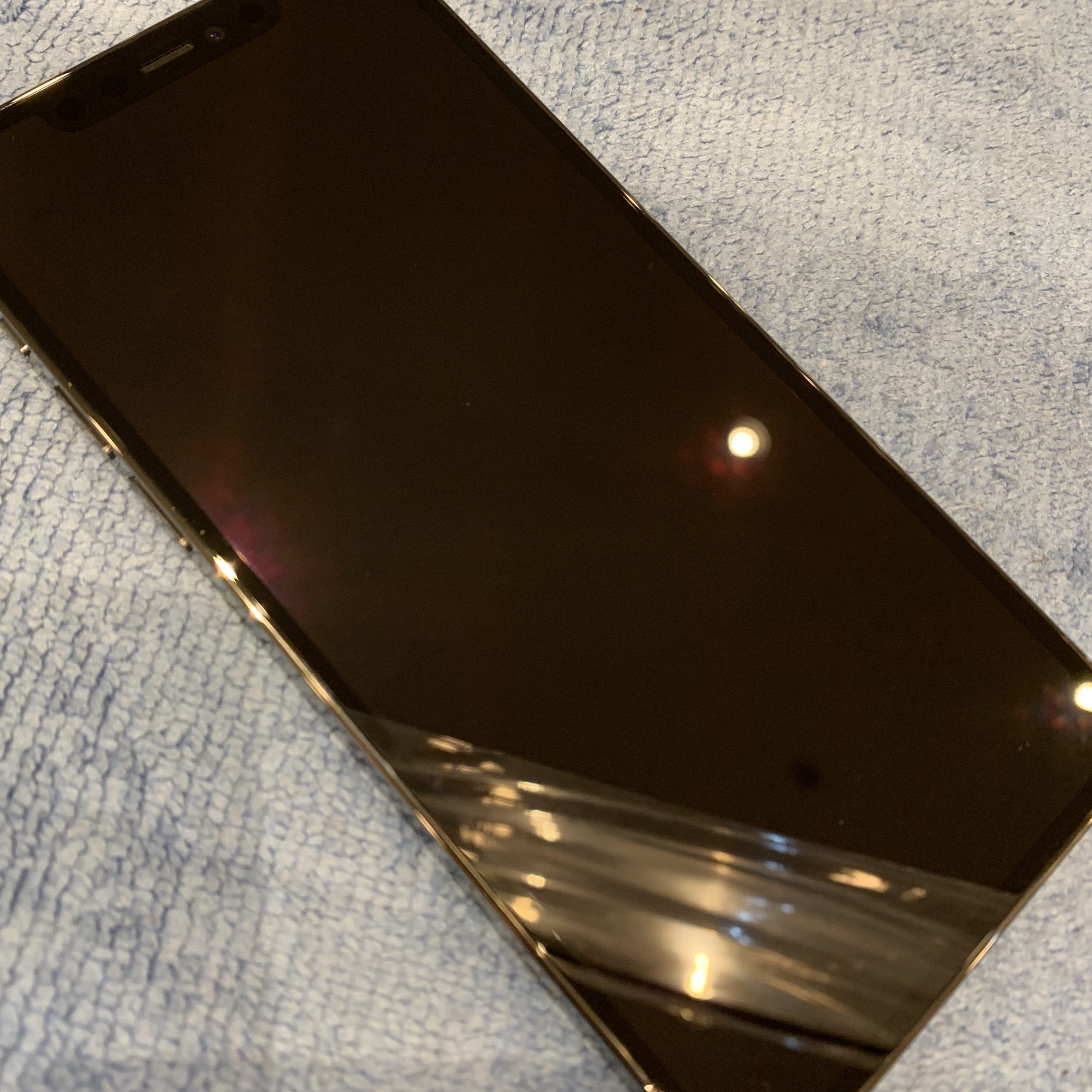 【iPhone１２proガラスコーティング】川西−何も貼っていない状態の画面から強度が約６倍上がります！ヒ