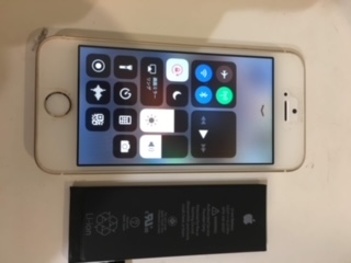 iPhoneSEバッテリー交換修理　伊丹市よりお越しのお客様o　