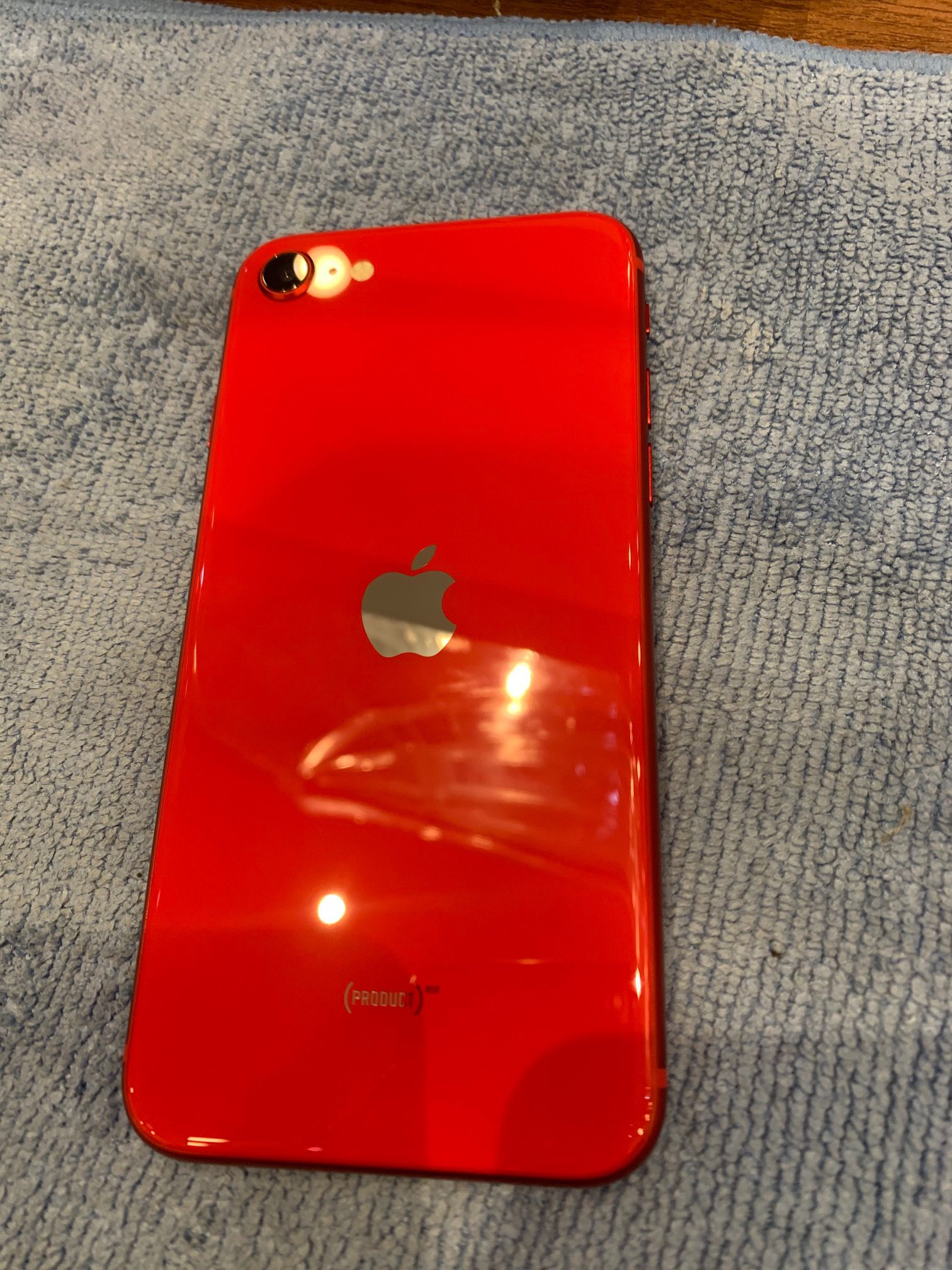 iPhoneSE2　ガラスコーティング　汚れの付きにくさや光沢、そして硬度も変わってきます！！　