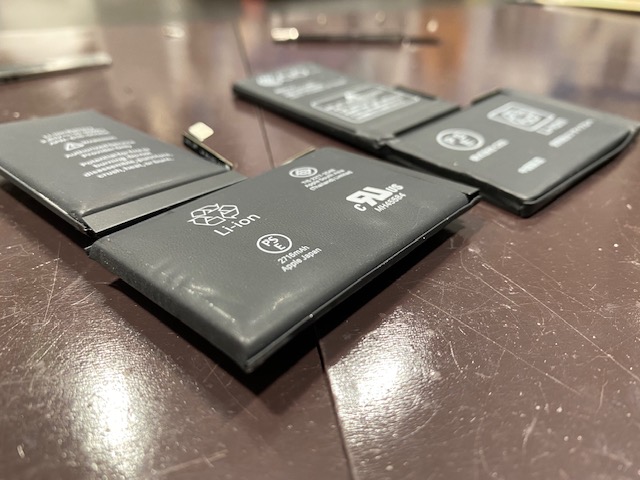 【iPhoneXSバッテリー交換】尼崎市－バッテリー膨張！？即日修理可能！ﾋ