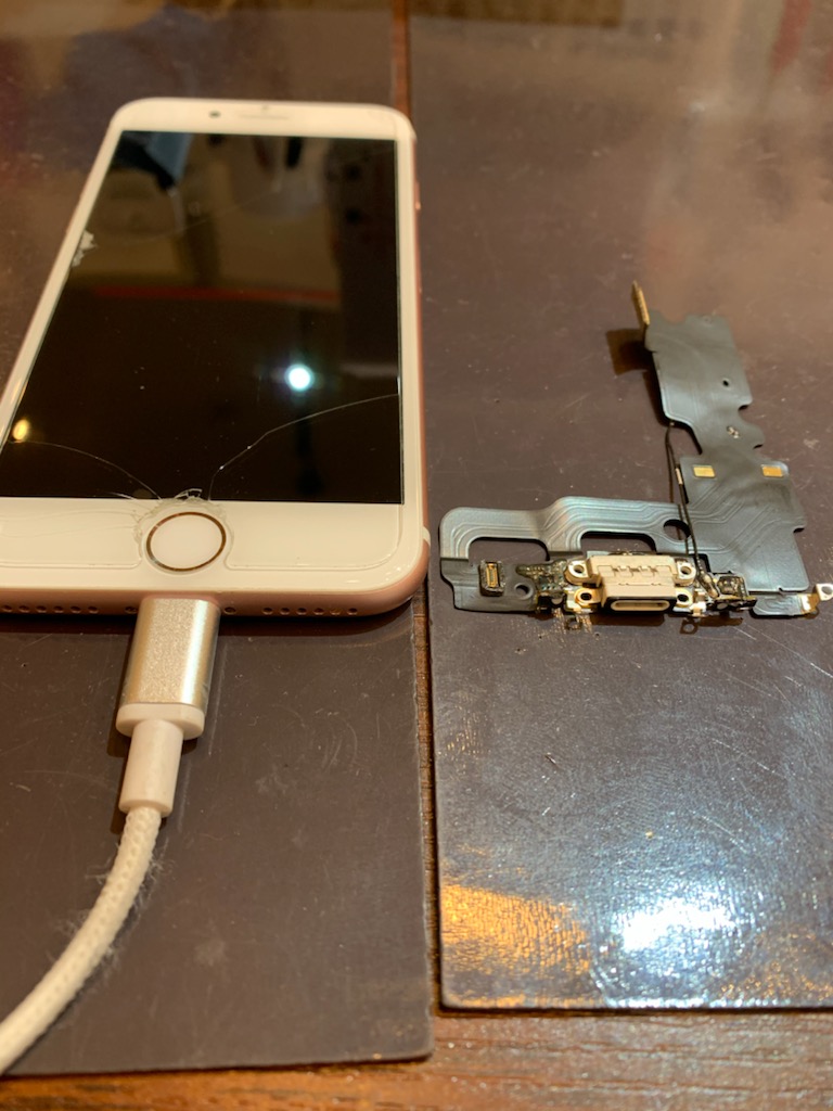 【iPhone７コネクタ修理】川西－充電器を差しても反応がない！ヒ