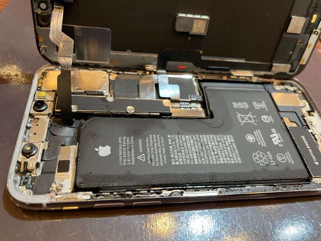 ちょっと待った！！iPhoneをご自身で修理するのは非常に危険です！！　ク