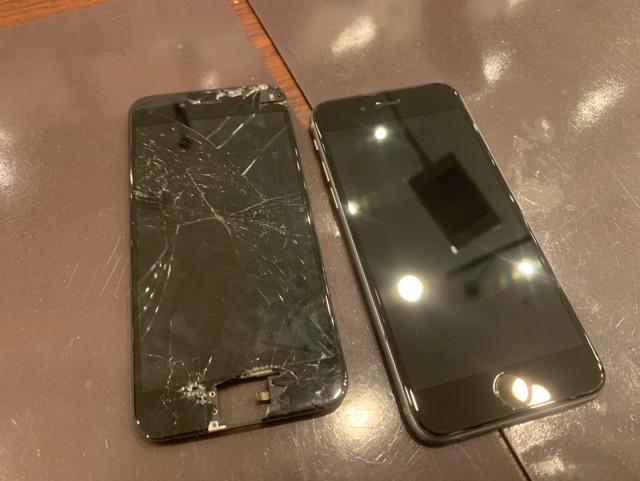 【iPhoneSE第2世代画面修理】川西－新しい機種でも即日でお修理可能！ヒ
