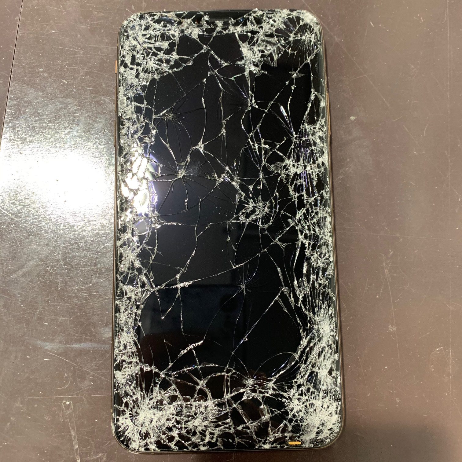 画面割れ・液晶の不具合・操作不具合などなど、尼崎・伊丹iPhone修理はお任せください！