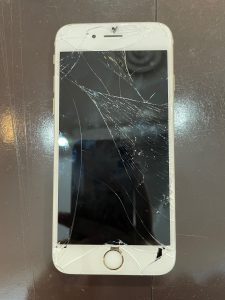 フロントガラスがバキバキになったiPhone6