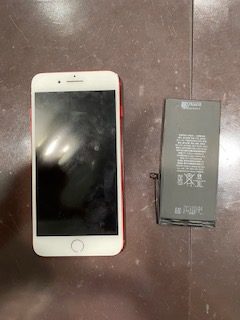 【iPhone８バッテリー交換】尼崎市−電池交換で快適に！ヒ
