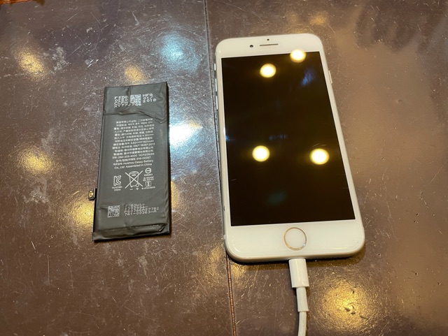 iPhone8　バッテリー交換　データそのまま即日最短30分修理　＜尼崎市からお越しのお客様＞ク