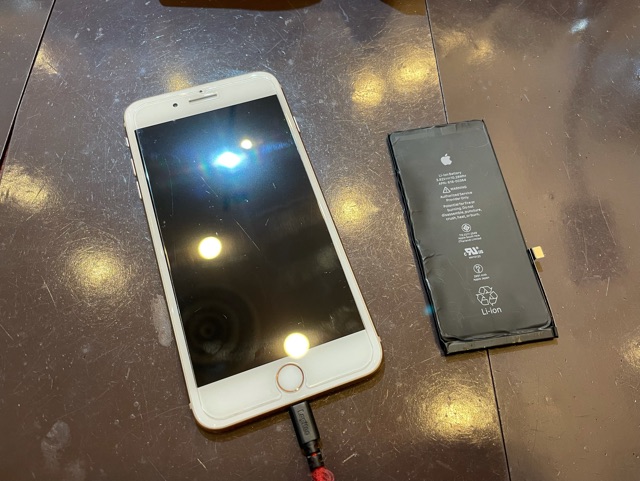iPhone8plus　バッテリー交換　尼崎市よりお越しのお客様　コ