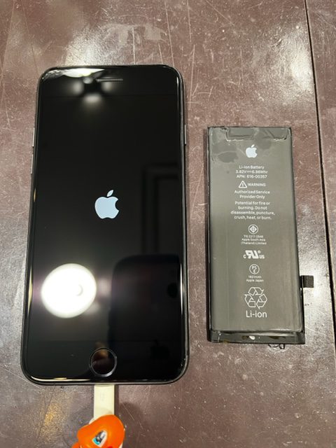 iPhone８　バッテリー交換　伊丹市よりご来店