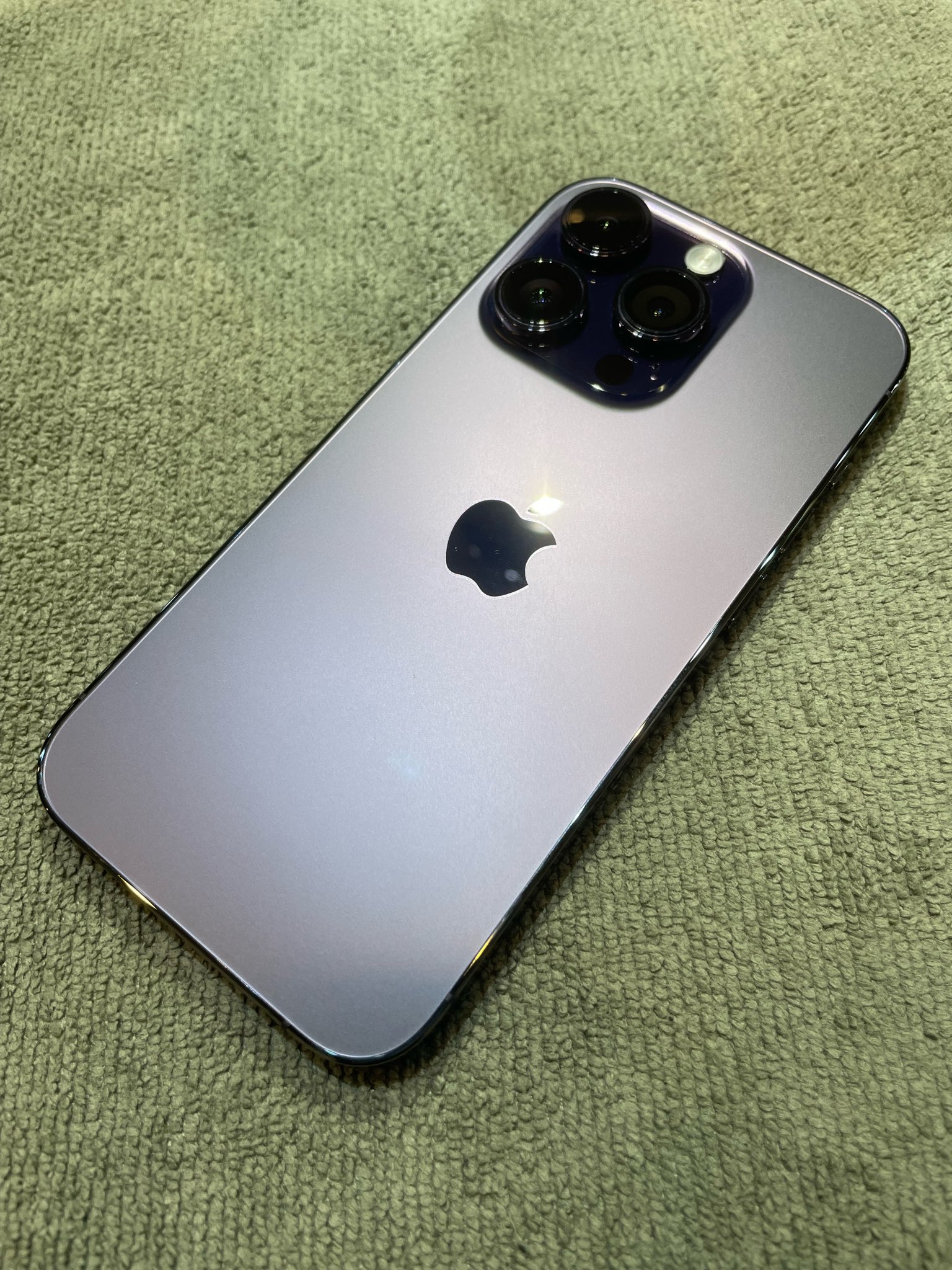 新形iPhoneを購入したらすぐにガラスコーティングに画面強化！ ガラスコーティングのメリットも含めてご紹介！！ iPhone14Pro ガラスコーティング