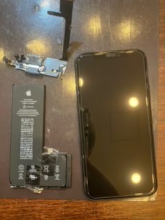 iPhone11Pro　ドックコネクタ修理とバッテリー交換　尼崎市からご来店
